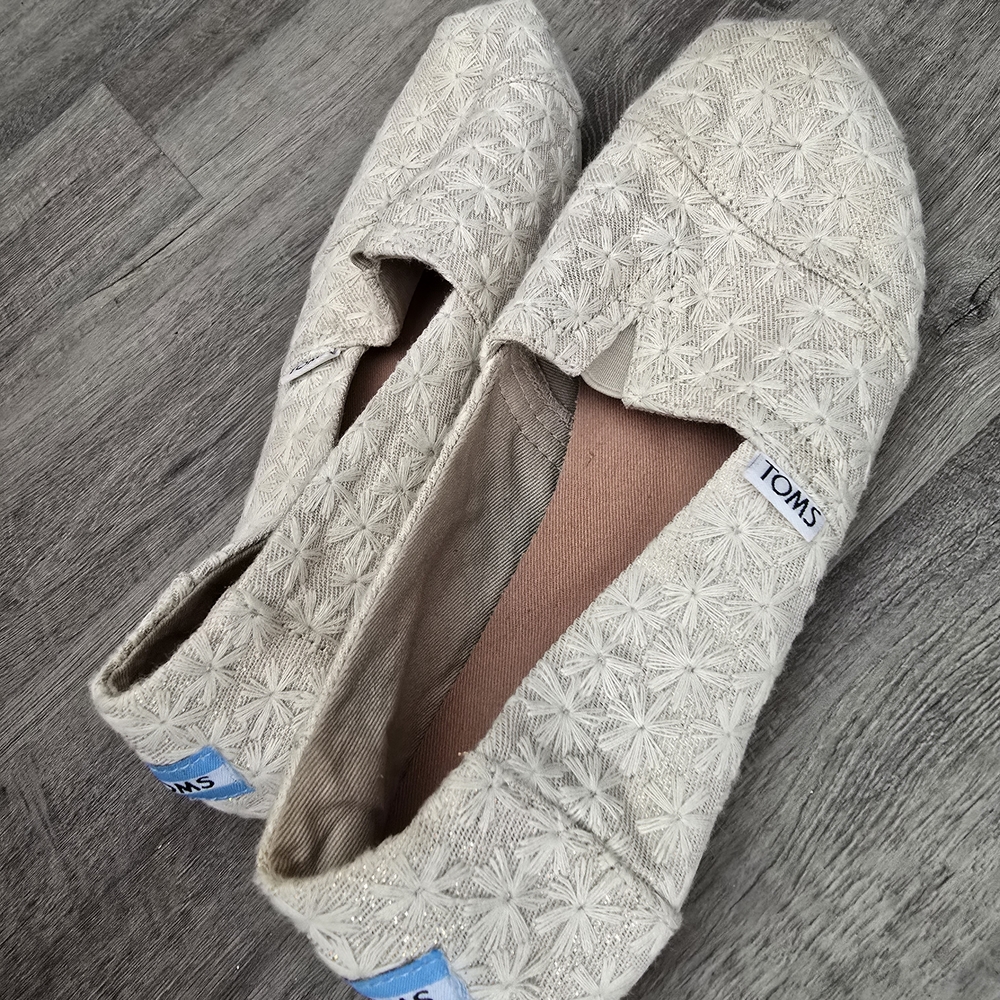 Toms Women's Cream Textured Flats
